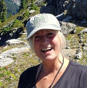 Meet your Posher, Lorie